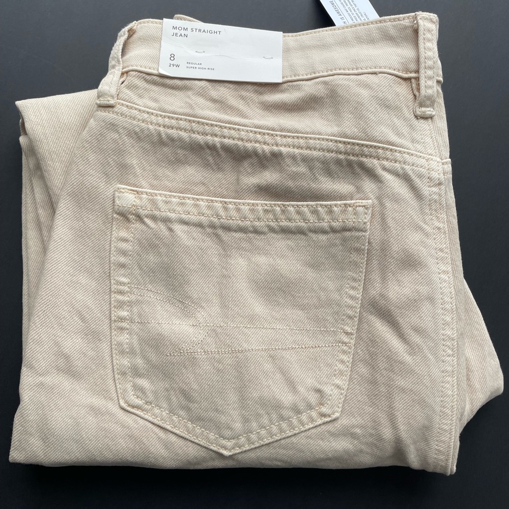 8 Mom straight leg American Eagle cream NWT 16” waist